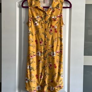 Sleeveless flower top